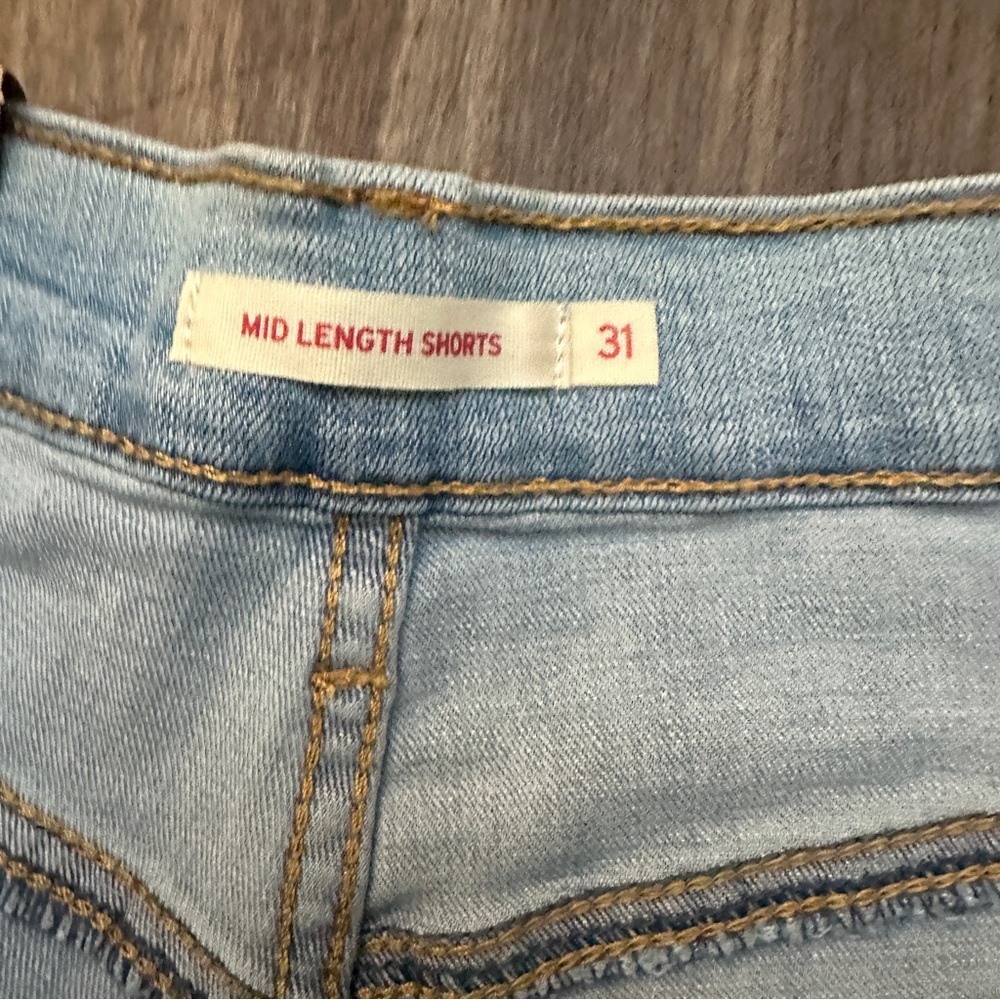 Levi's Mid Length Jean Shorts Women's Size 31 Blue Denim - Picture 3 of 11